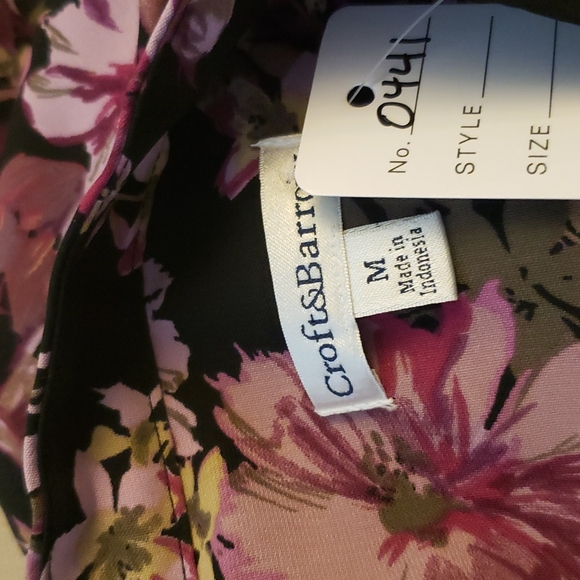 Croft & Barrow Floral short sleeve blouse 💥 - Picture 4 of 7